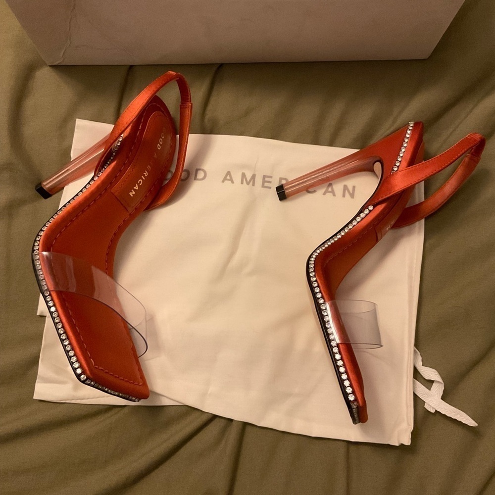 Good American Slingback Ombre Heel
Satin Clear/Crystal Sandal - Size 4 - Picture 3 of 6